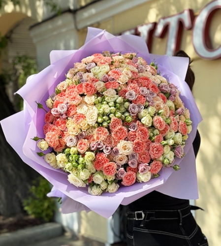 Букет из 101 кустовой розы микс в Черноголовке